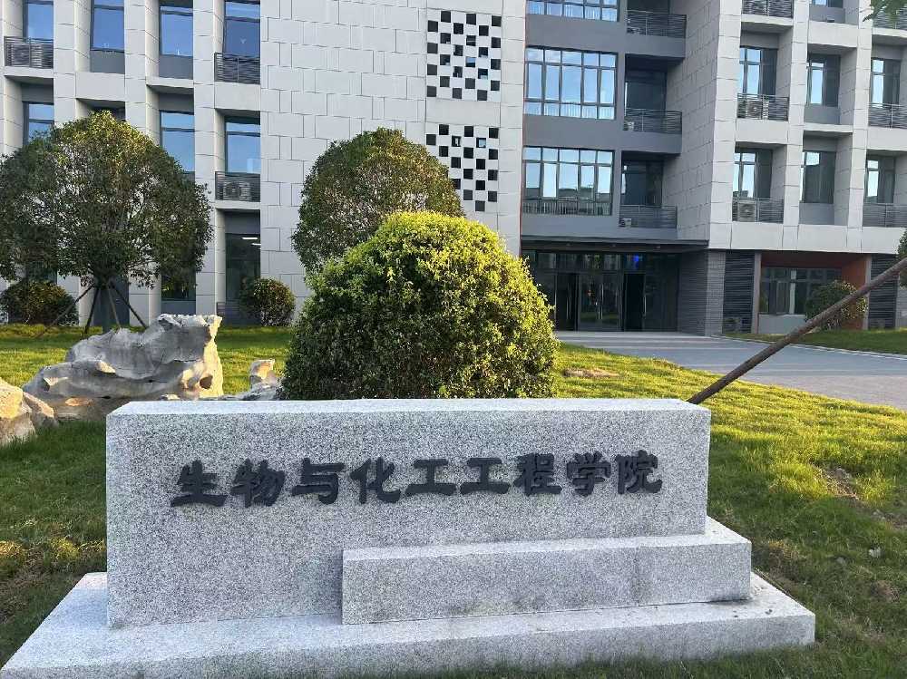 突泉县扬州职业大学体育场高杆灯项目